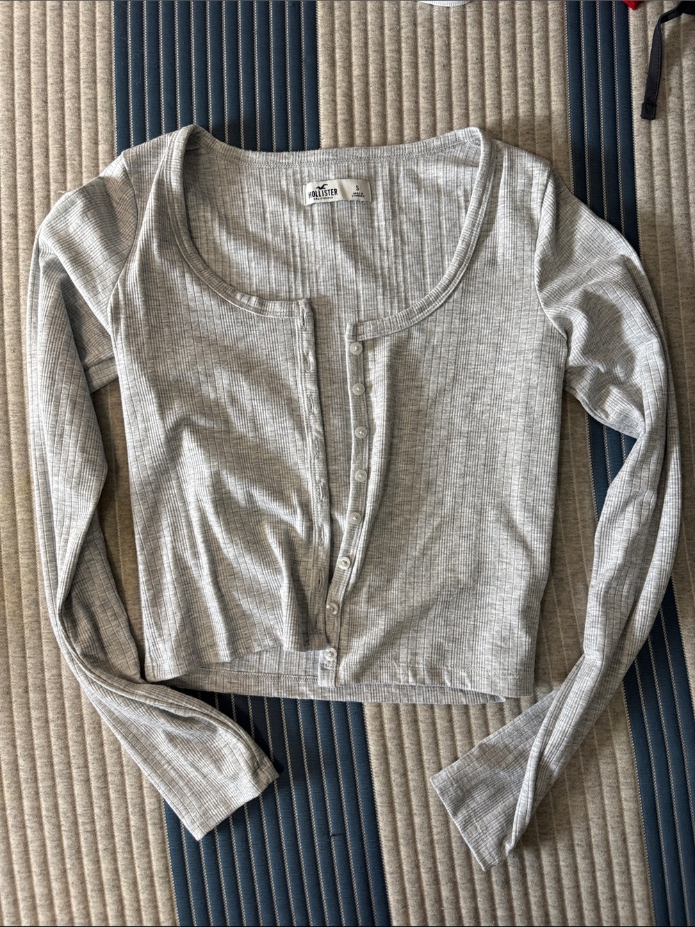 Hollister Light Gray Ribbed Button-Front Crop Top